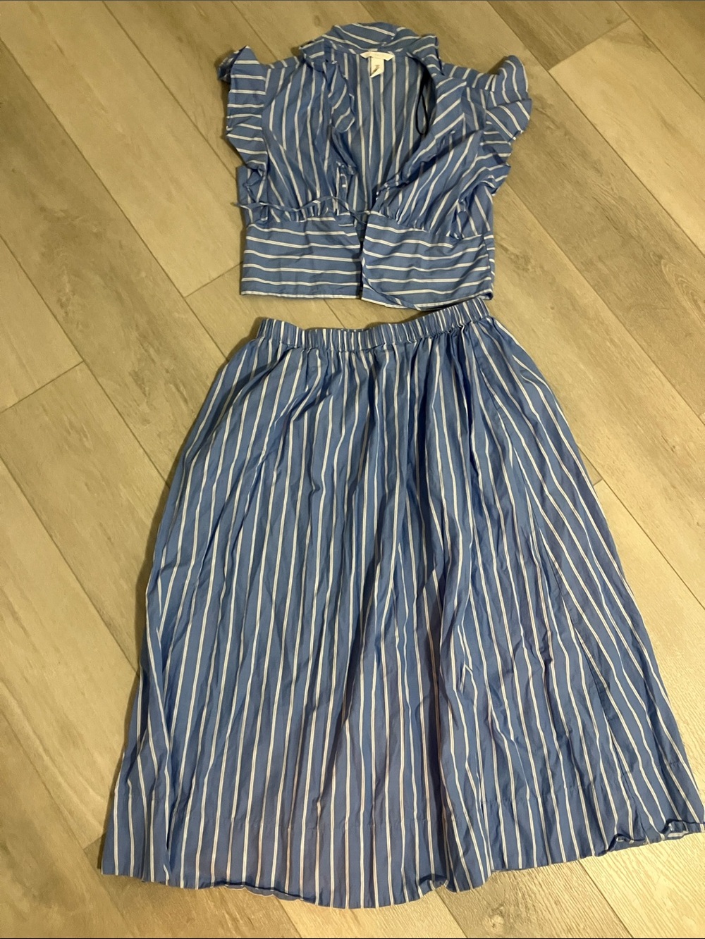 H&M women’s medium , 2 piece poplin , top and skirt